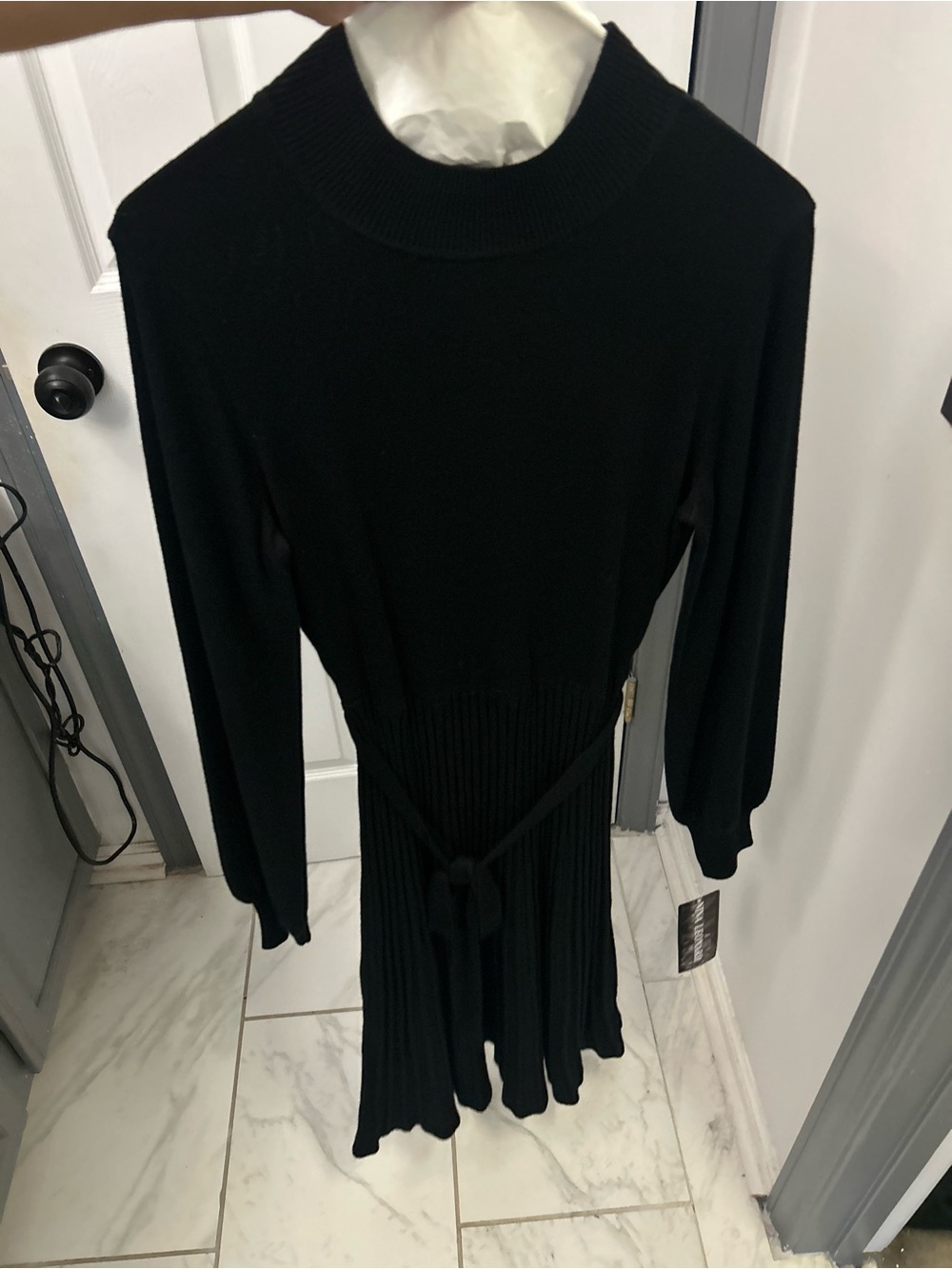 NWT NINA LEONARD black tie waist knit dress.